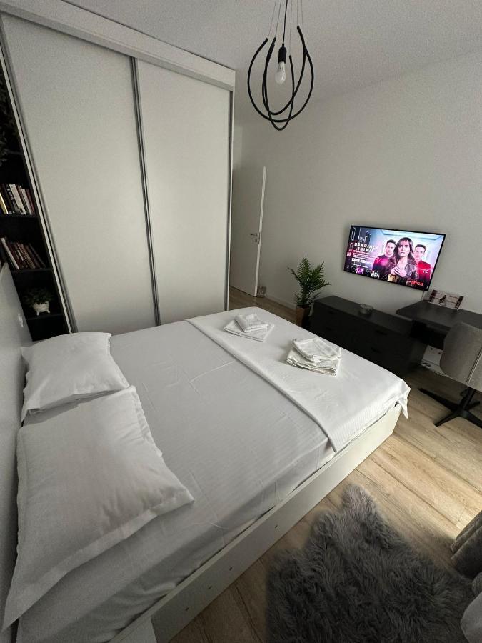 Citta Luxury Apartment 75 Bukares Bagian luar foto